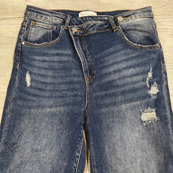 Risen Jeans Matt Crossover Girlfriend Distressed Denim Size 13 (31) High Rise - Picture 9 of 13